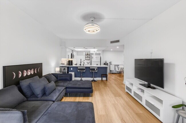 Building Photo - 50 SW 3rd Ave