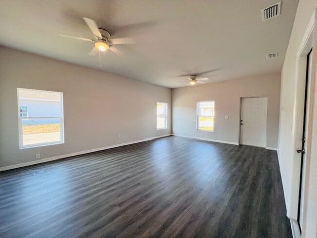 Building Photo - 3BR/2BA 2024 Build w/ Pool + Gated Community in Sebring