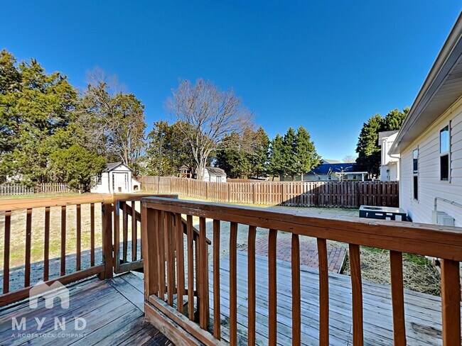 Building Photo - 832 St Andrews Pl