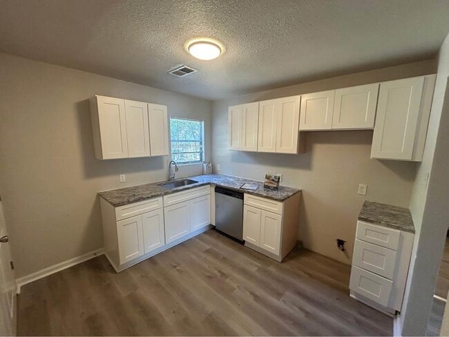 Building Photo - 8403 Tackett St