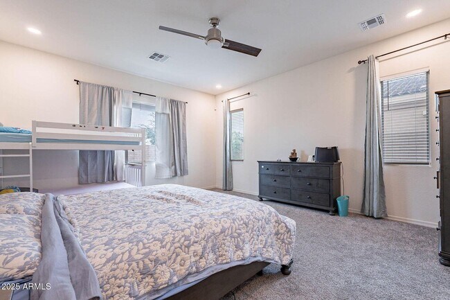 Building Photo - Charming 5-bed, 4.5-bath, 3 Car home with ...
