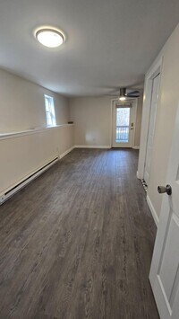 Building Photo - 1/1 apartment for rent in small complex