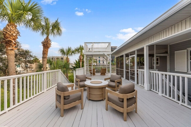 Building Photo - 169 Pompano St