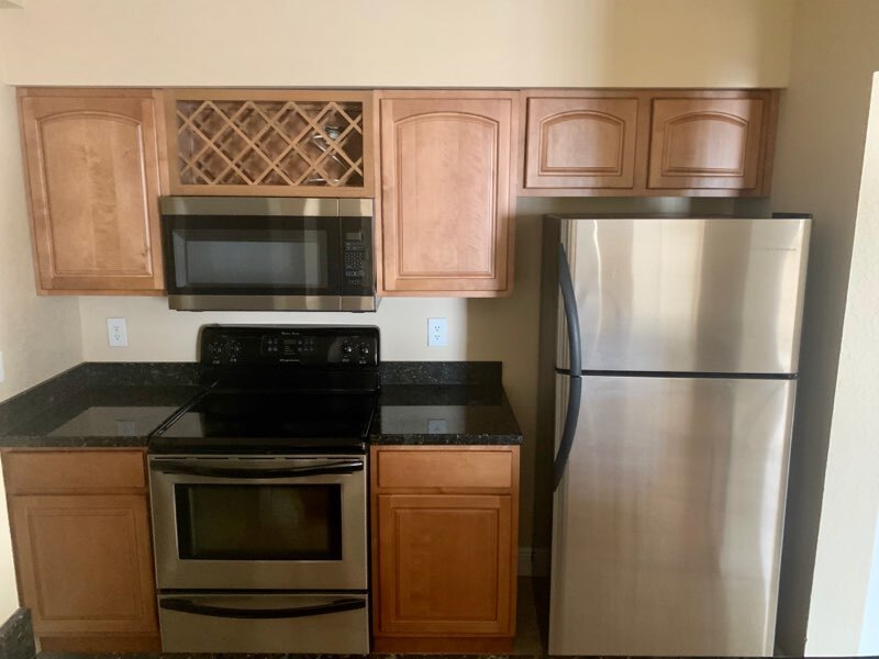 Building Photo - 2881 N Oakland Forest Dr