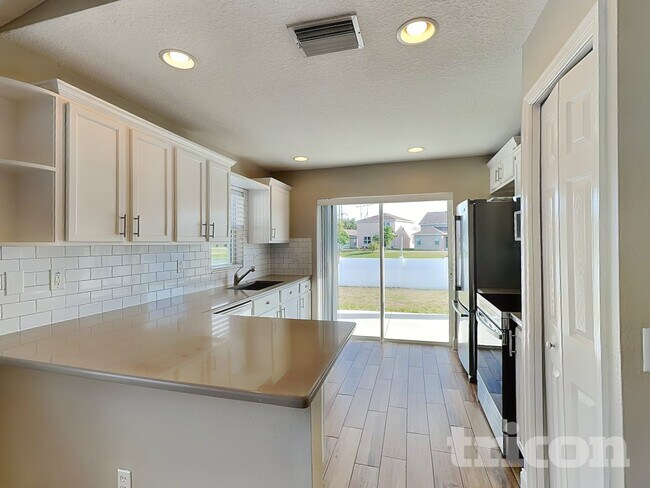 Building Photo - 10123 41st Ct E