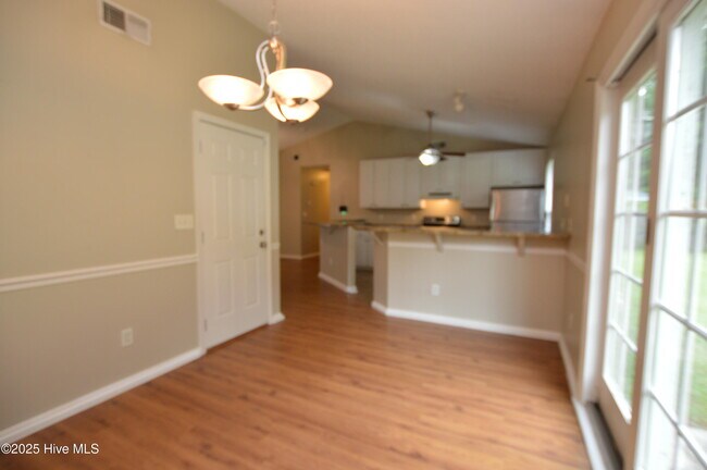 Building Photo - 121 Hunting Green Dr