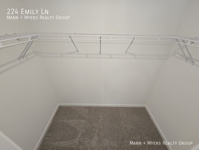 Building Photo - 224 Emily Ln