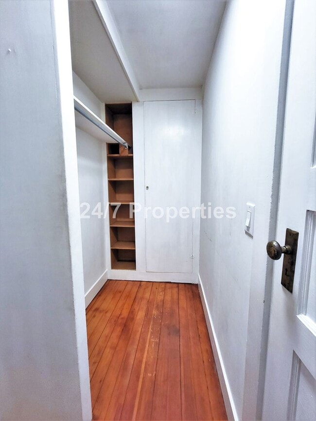 Building Photo - Classic 1 BD | 1 BA Cottage w/ Fenced Yard - SE Portland