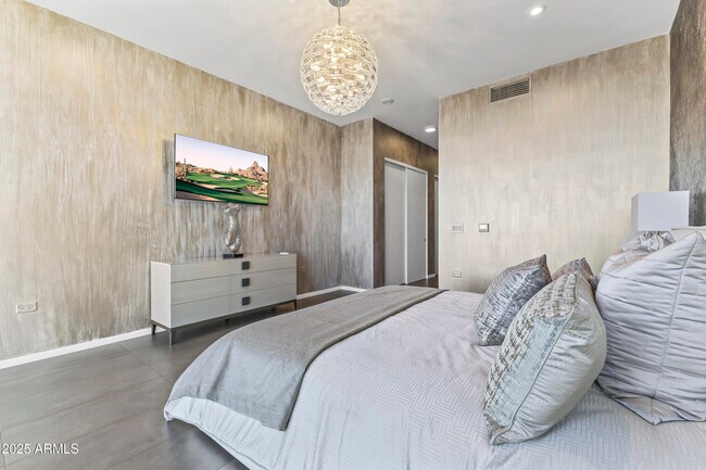 Building Photo - 7180 E Kierland Blvd