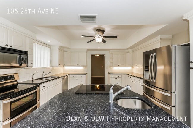 Building Photo - 106 25th Ave NE