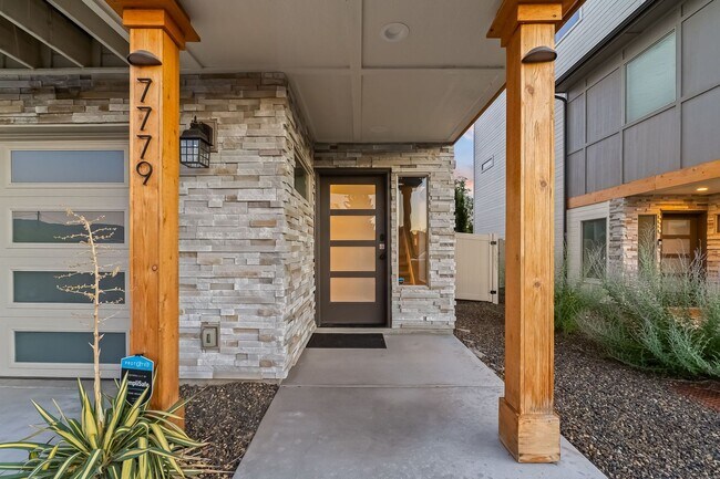 Building Photo - Boise Bench 3bd/2bd Townhome with VIEWS of...
