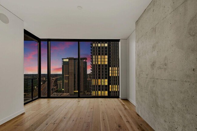 Building Photo - 610 Davis St