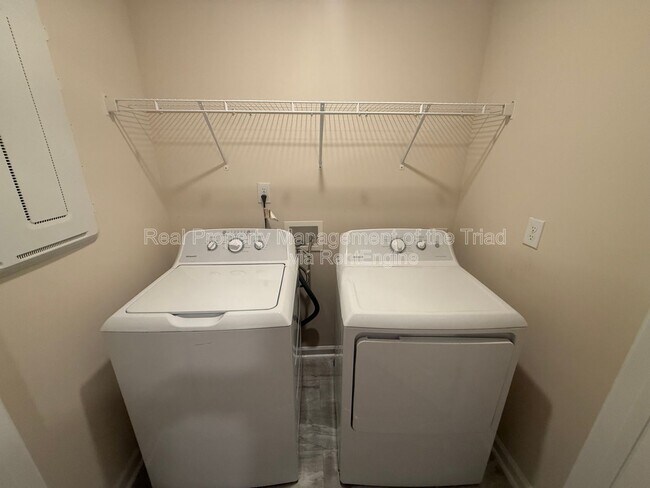 Building Photo - 886 Falls Grove Trl