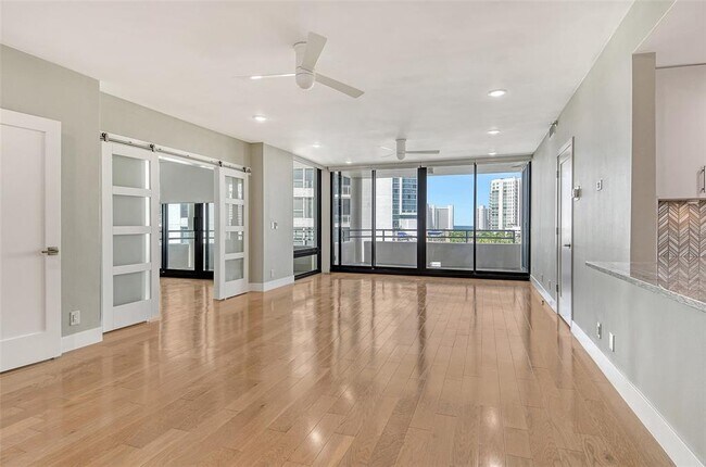 Building Photo - 1255 N Gulfstream Ave