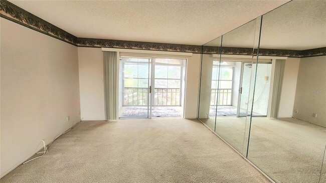 Building Photo - 11485 Oakhurst Rd