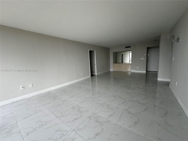 Building Photo - 3731 N Country Club Dr