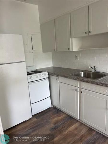 Building Photo - 306 N Lakeside Ct