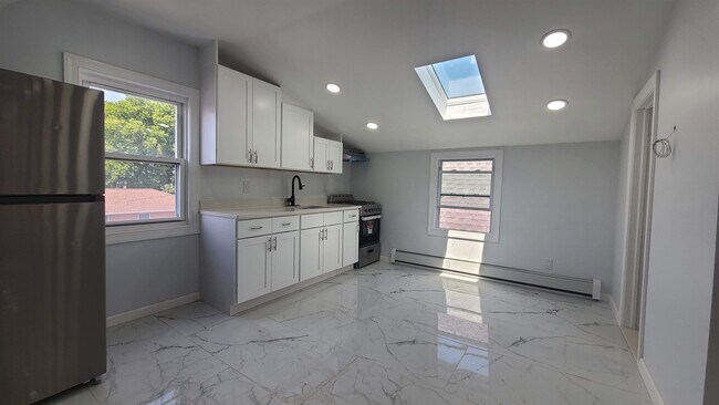 Primary Photo - 213 Fowler Ave