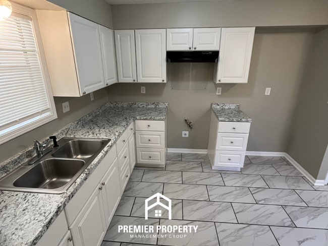 Building Photo - NEWLY RENOVATED 3BR/2BA in Easthaven | Modern Fireplace & Formal Dining