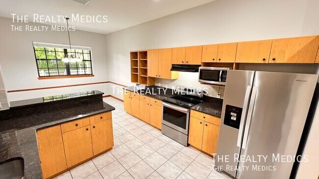 Building Photo - 2372 Sunnyview Dr