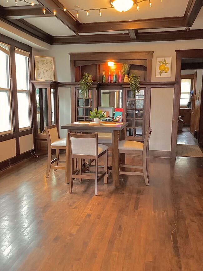 Building Photo - Murray Upper UWM