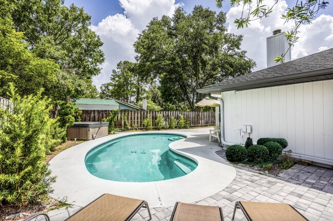 Building Photo - 4726 NW 27 Pl