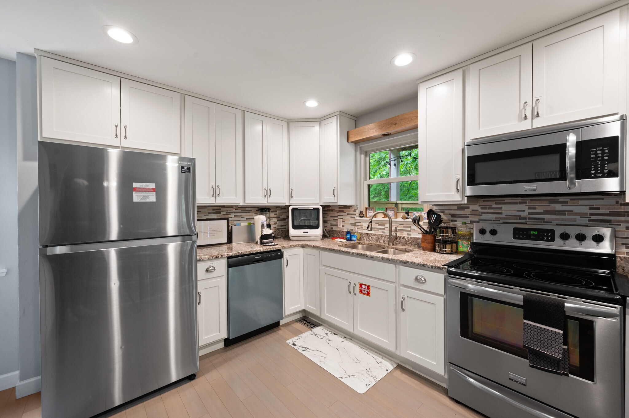 Building Photo - 930 Hideaway Hills Cir