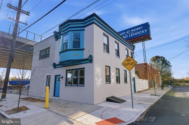 Building Photo - 2724 E Somerset St