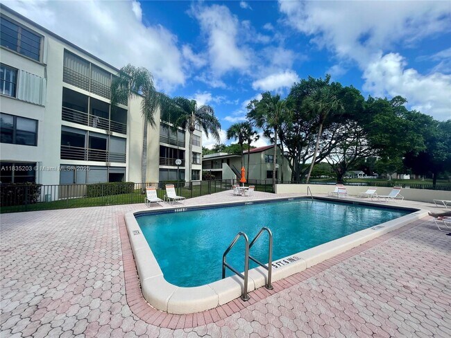 Building Photo - 2312 S Cypress Bend Dr