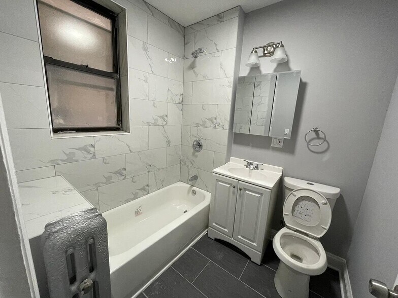 Building Photo - 2666 E 77th St