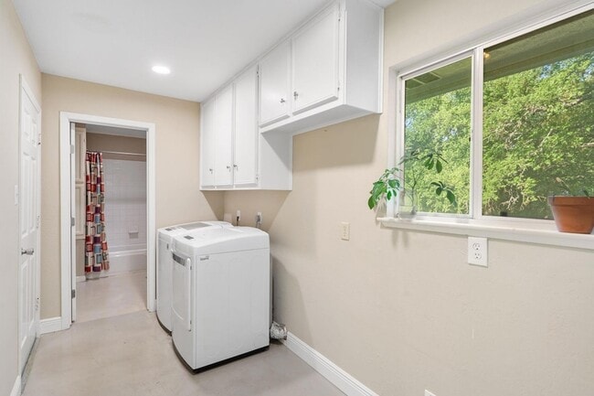Building Photo - 13212 Running Doe Ln