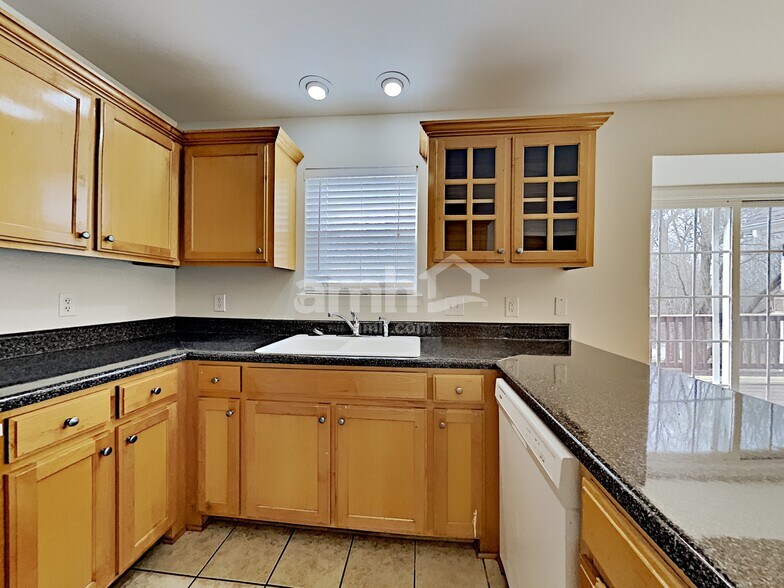 Building Photo - 679 Whispering Breeze