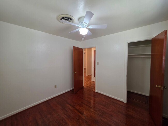 Building Photo - Charming 3/2 in Copperas Cove