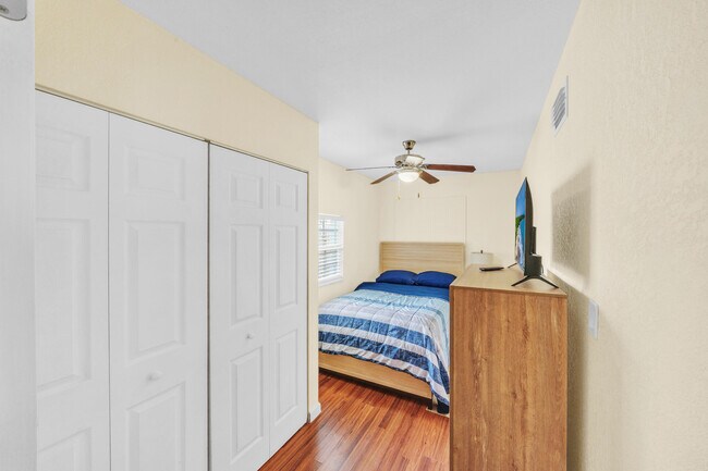 Building Photo - 1350 Riverside Cir