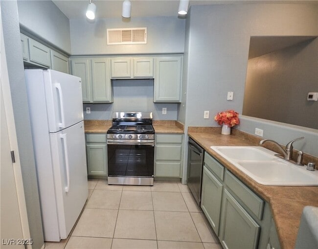 Building Photo - 50 Aura de Blanco St