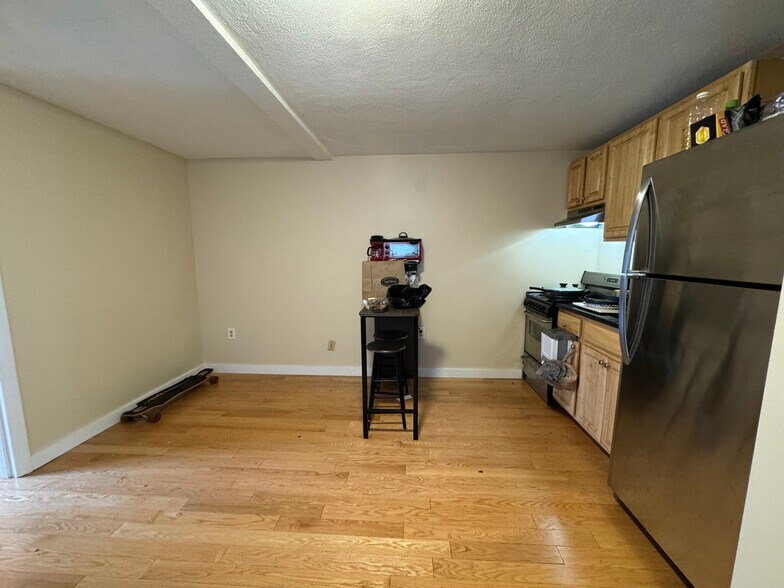 Building Photo - 385 Dorchester St