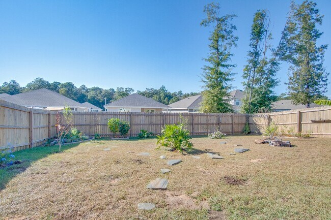 Building Photo - 4-Bed, 2-Bath Home in Woodlands Subdivision with Solar, Open-Concept Living, Modern Kitchen, Fenc...