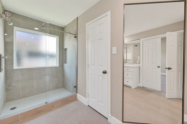 Building Photo - 2318 Irish Spring Dr