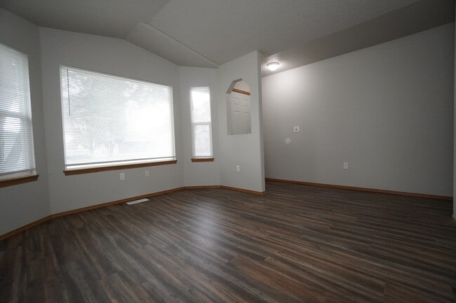 Building Photo - 79 E 2nd St N