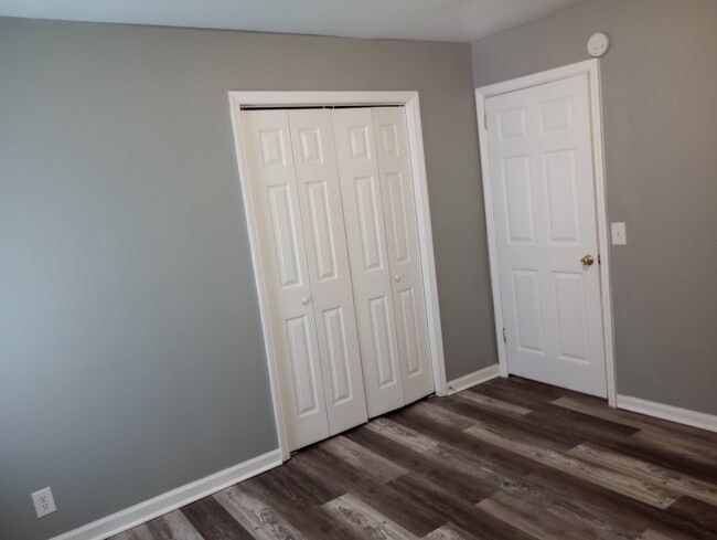 Master bedroom - 2404 Woodale Ln