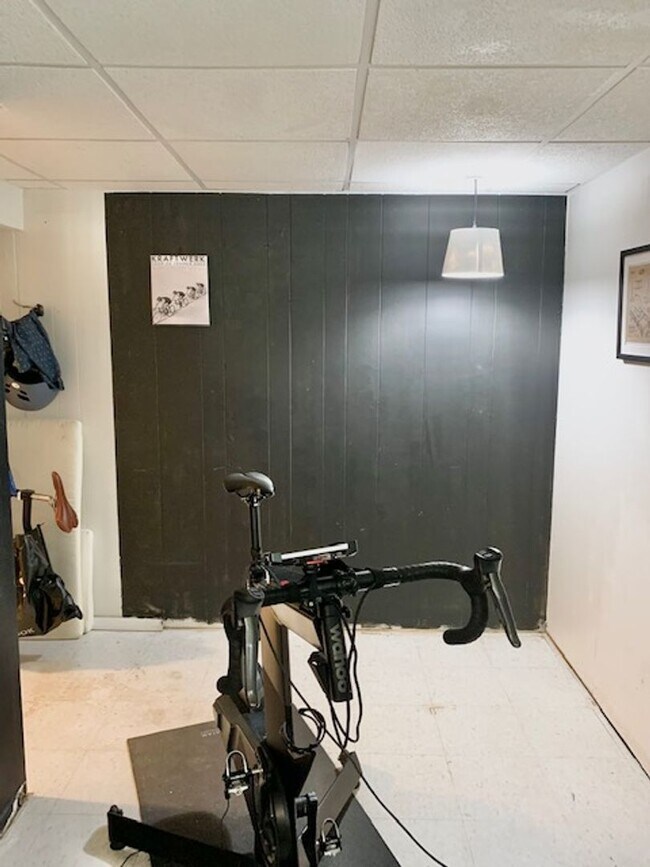 Building Photo - Light filled 2 BR plus 2 rooms, 2 FB including one in finished basement. Great location