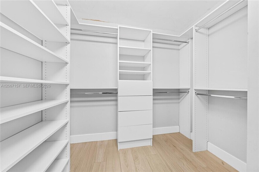 Building Photo - 6480 Miami Lakes Dr
