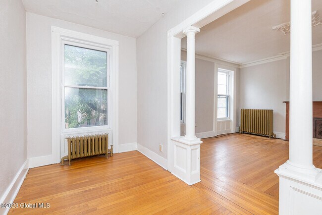 Building Photo - 338 Madison Ave