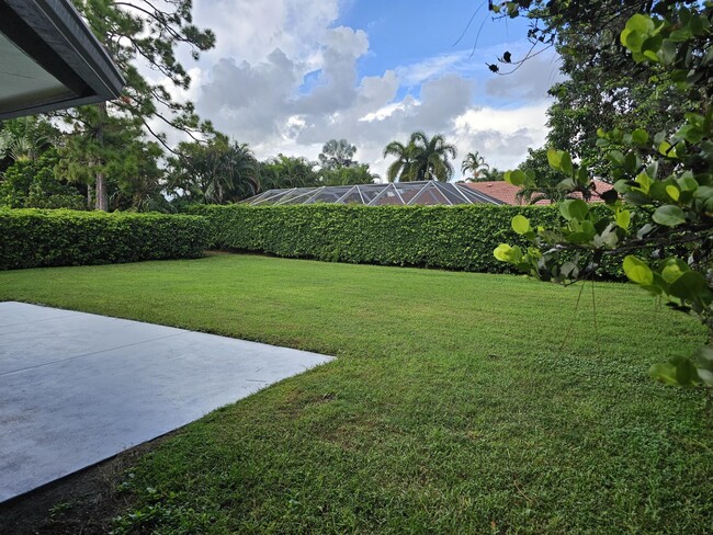 Building Photo - 435 Pine Villa Dr