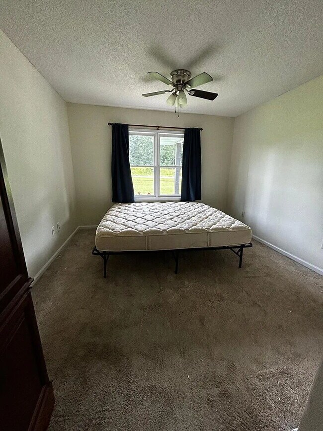 Building Photo - 2 Bedroom Home Outside Walhalla City Limits