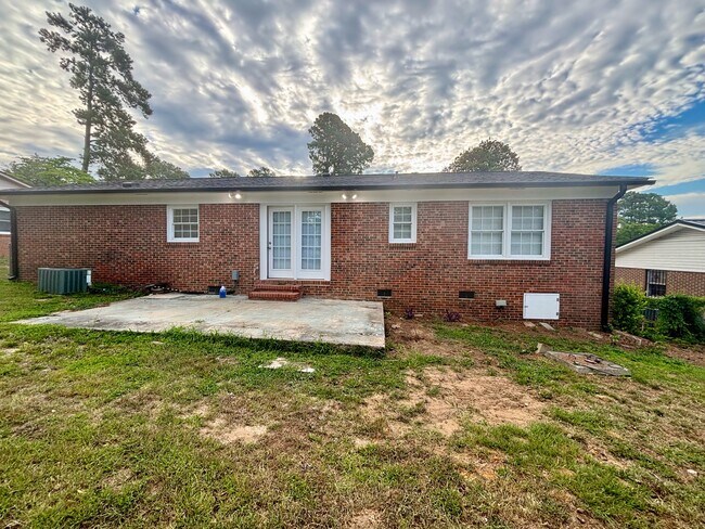 Building Photo - 2614 Dumfries Dr
