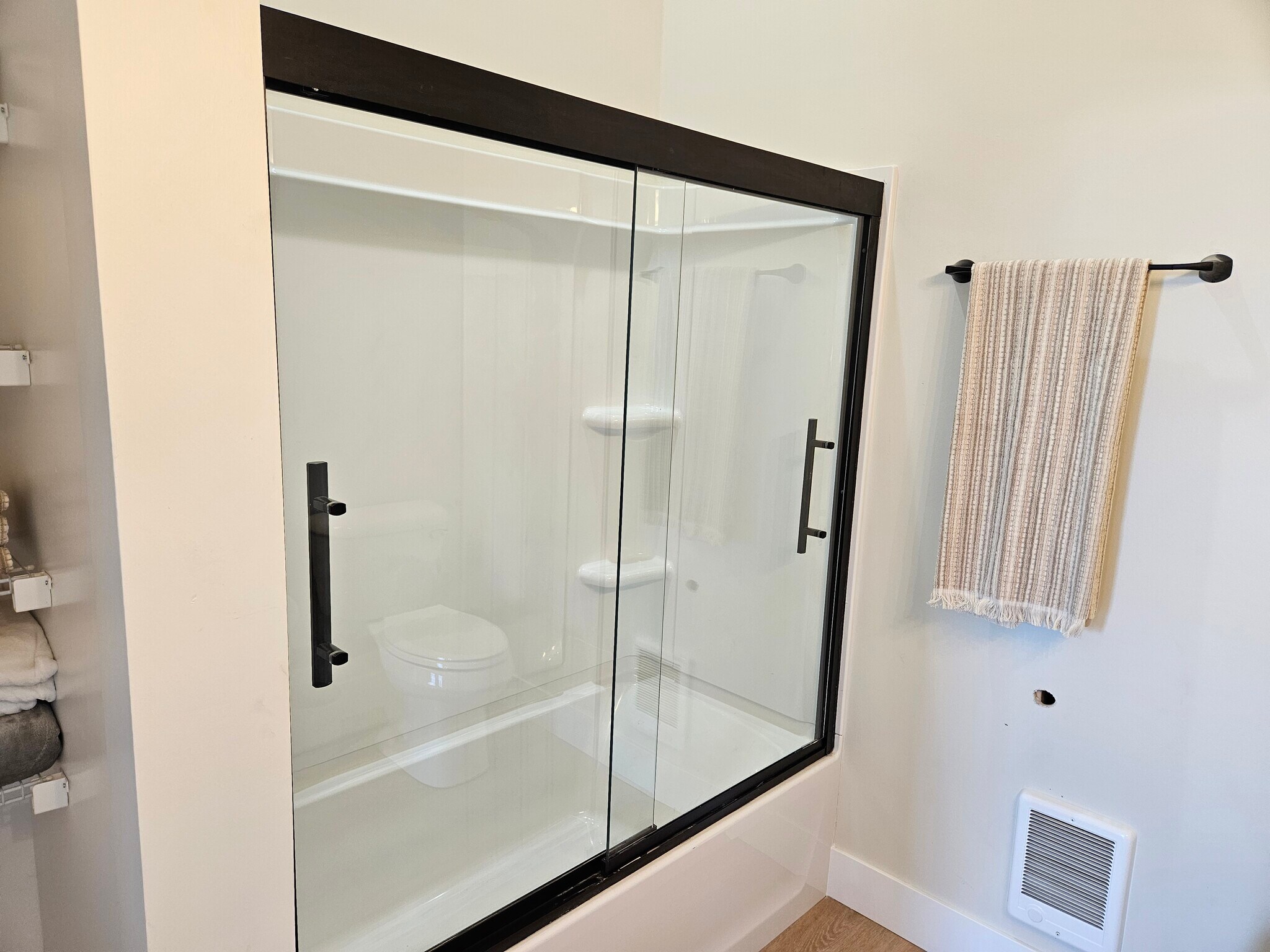 Building Photo - 9 S Main St