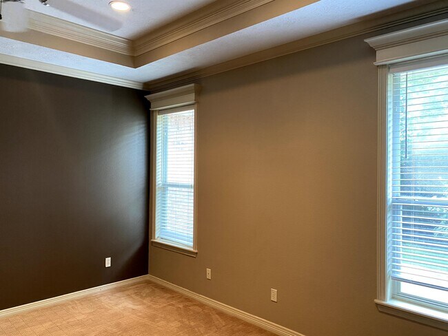 Building Photo - 8422 Alison Ave