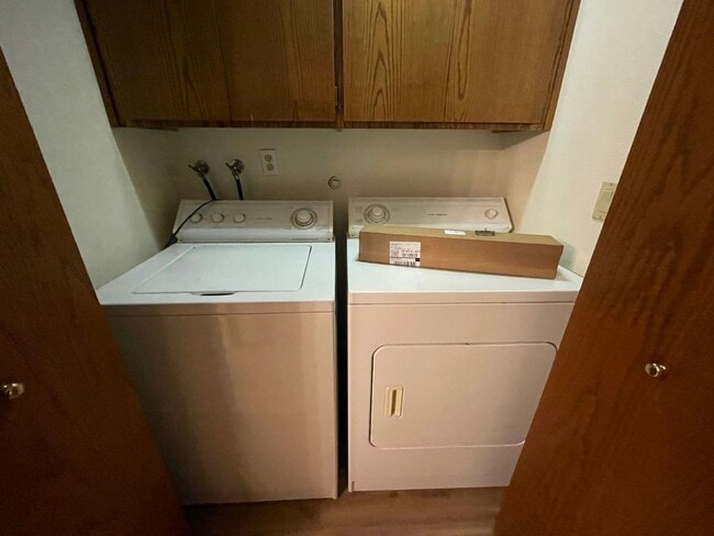 Building Photo - 2Bd/2Ba Unit Located in a Lovely Private Neighborhood in Happy Valley ~ Detached Garage, Washer &...