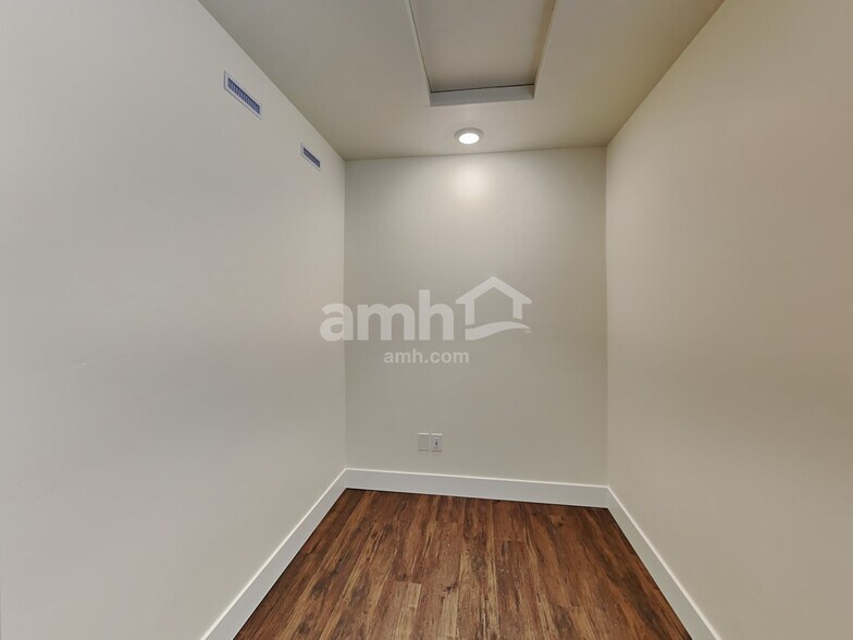 Building Photo - 9366 Wabash St